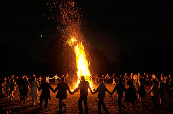 Feu de la Saint-Jean à Collonges-La-Rouge