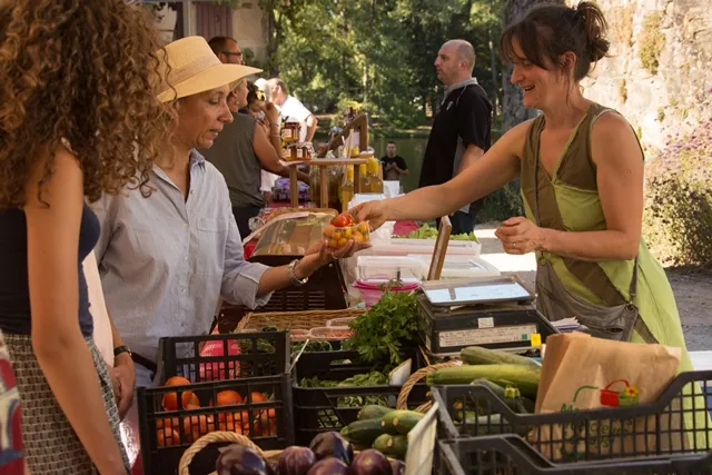 Marché à Saint-Privat - Crédit: ©MalikaTurin