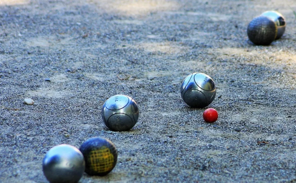 Concours de pétanque - Crédit: pixabay