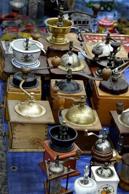 Brocante mensuelle (H ... - Crédit: libre de droits