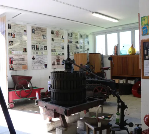 Visite commentée du Chai des Moines Larose
