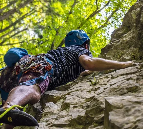Escalade à la Base Sports Loisirs Vézère