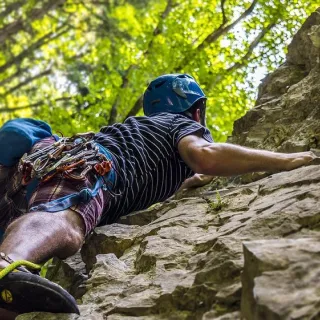 Escalade à la Base Sports Loisirs Vézère