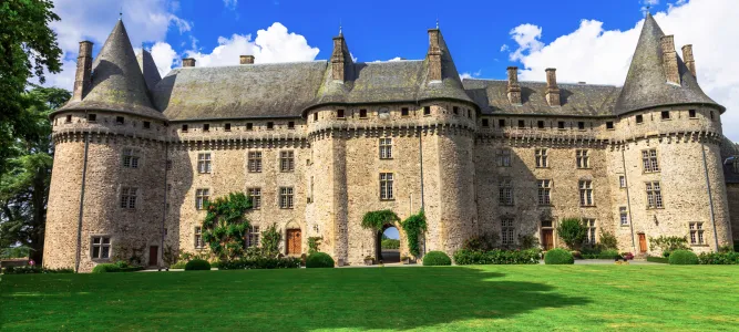 Château de Pompadour et Ecuries de l'Orangerie