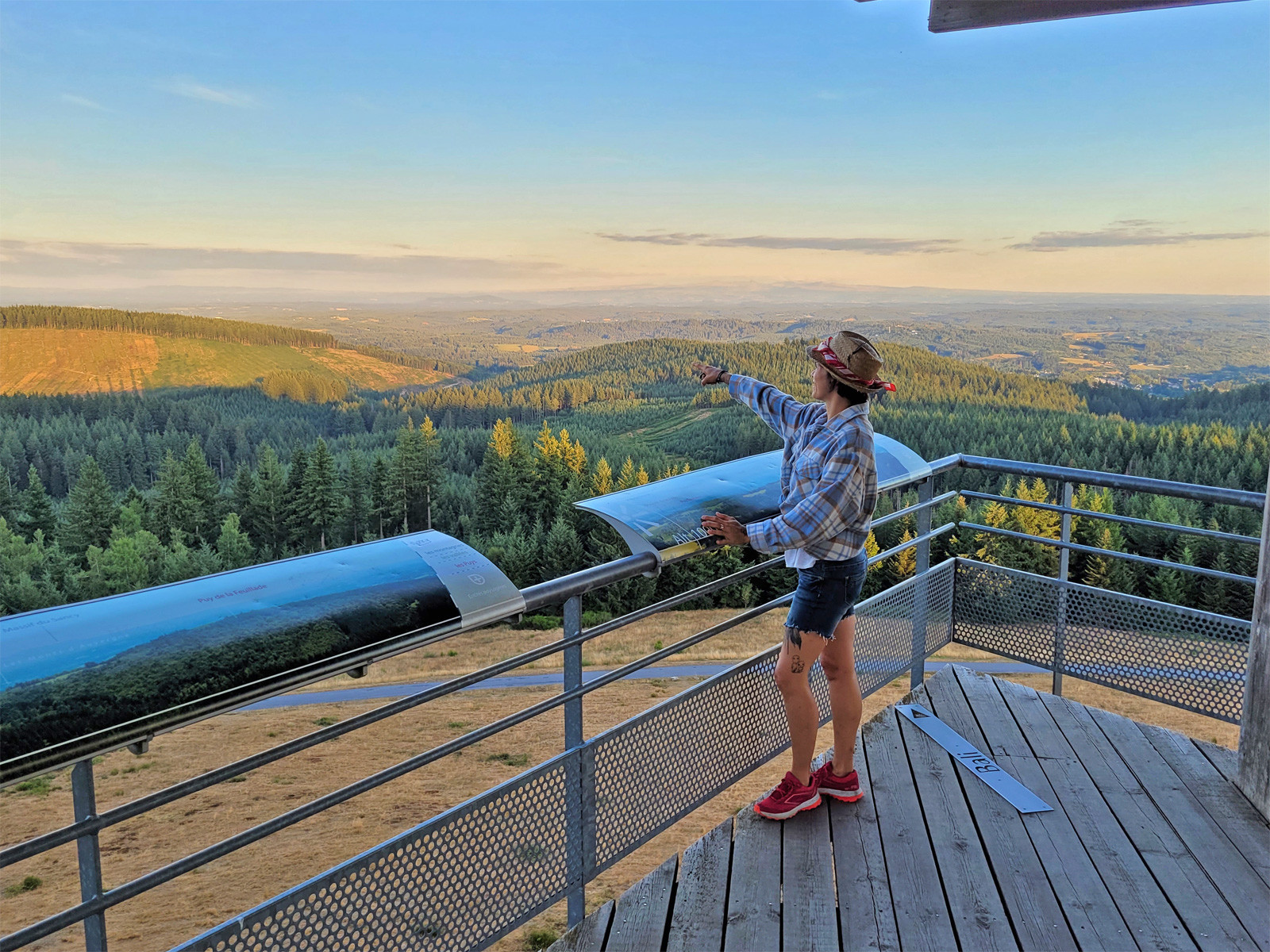 Le Mont Bessou et sa tour d'observation