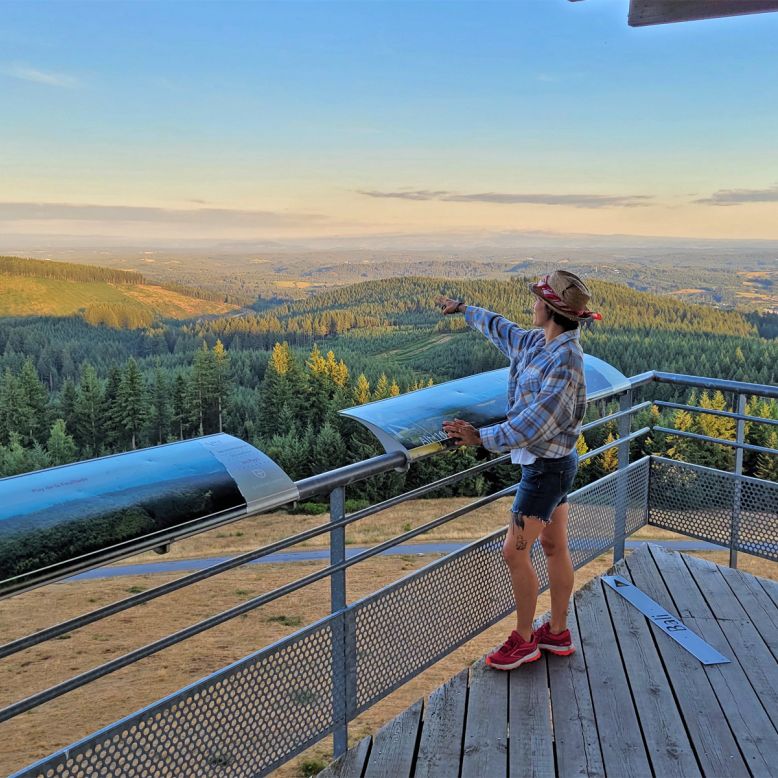 Le Mont Bessou et sa tour d'observation