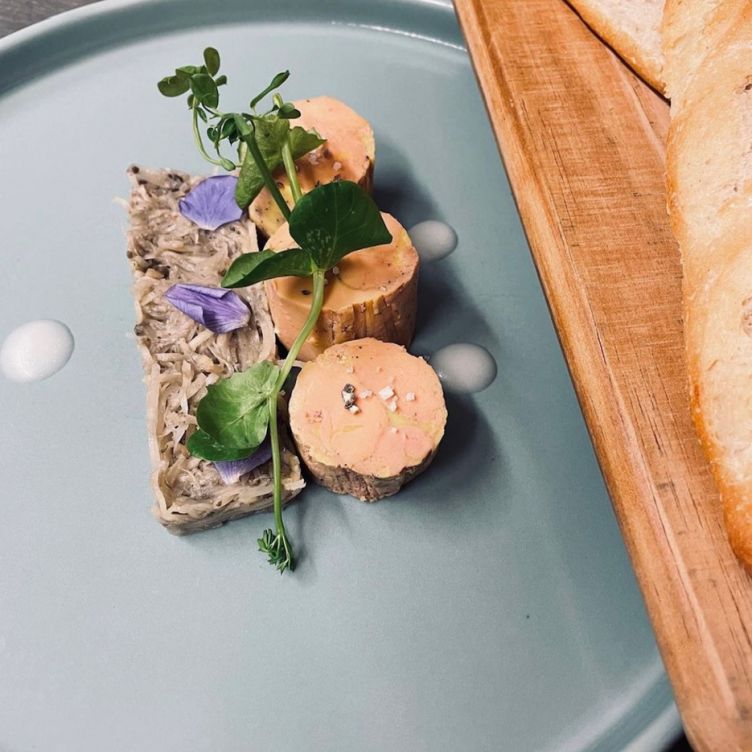 Take a seat at "La Table de M".  - Restaurant à Uzerche