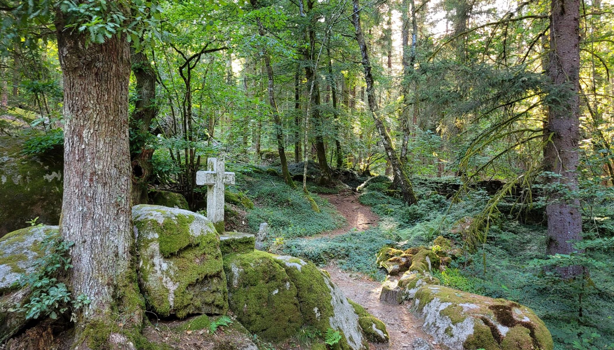 Le mystérieux village abandonné de Clédat