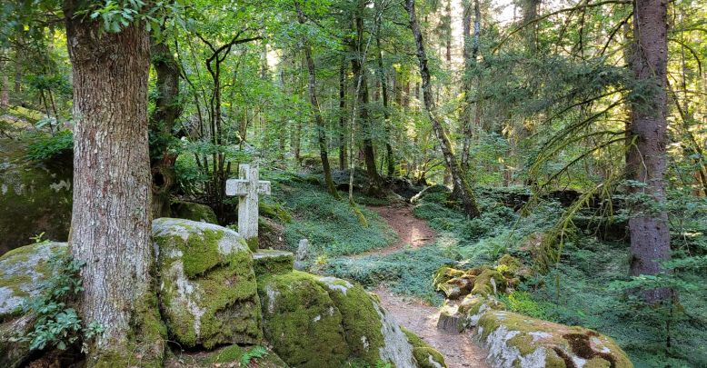 Le mystérieux village abandonné de Clédat