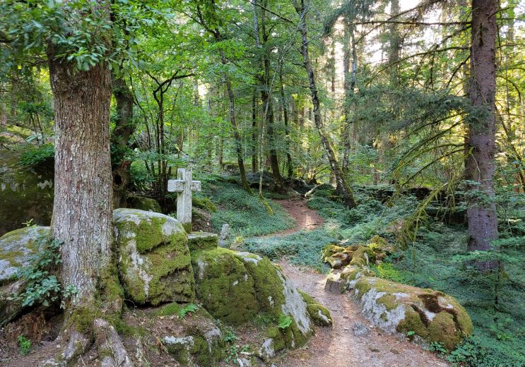 The mysterious abandoned village of Clédat