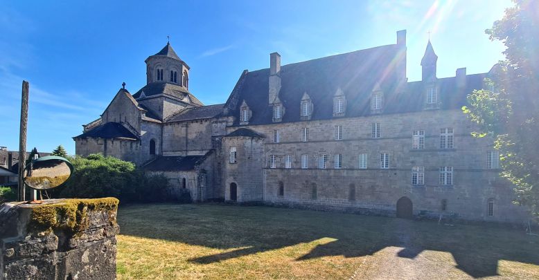 Visitez Aubazine et son superbe Canal des Moines