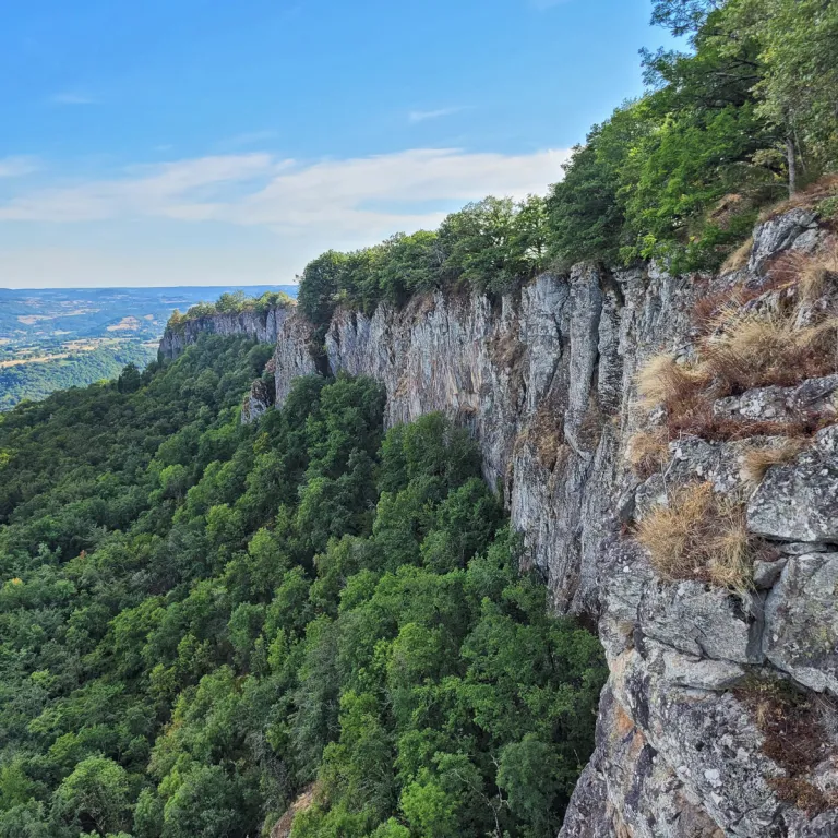Bort les Orgues : un village, un barrage et su ...