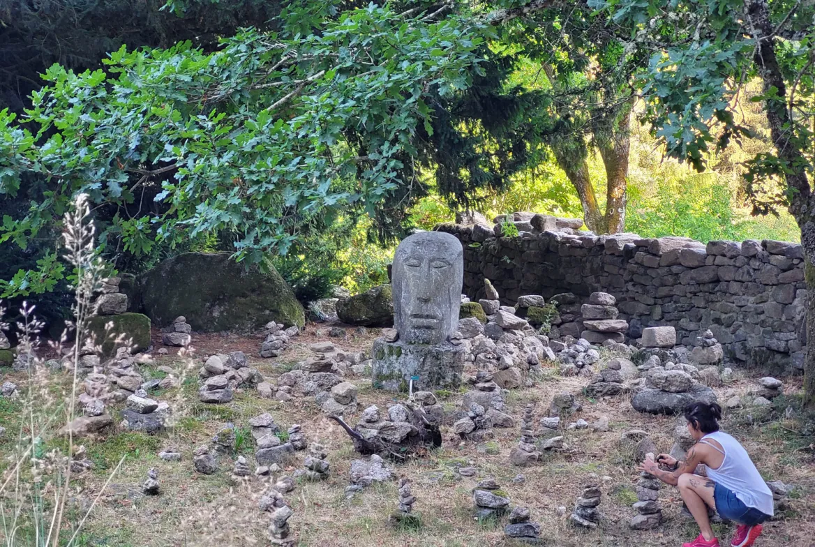 Village abandonné de Clédat sculpture