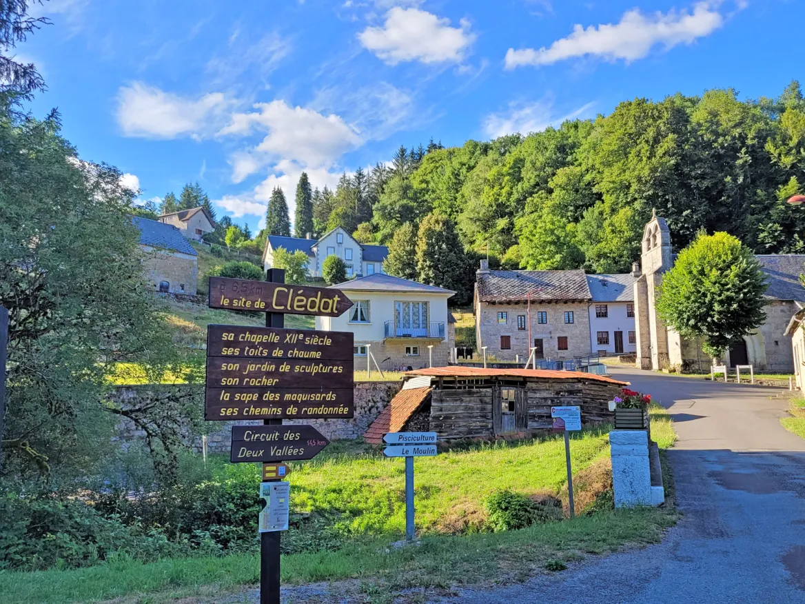 Village abandonné de Clédat Panneaux d'accès