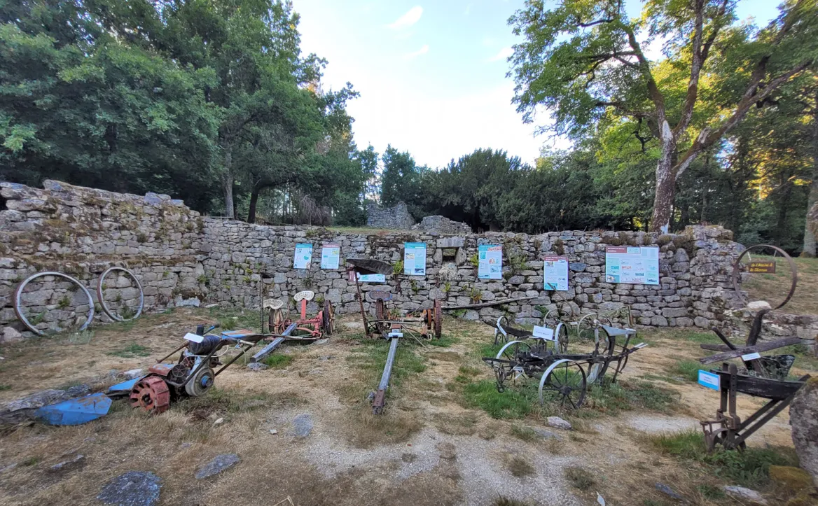 Village abandonné de Clédat exposition agricole