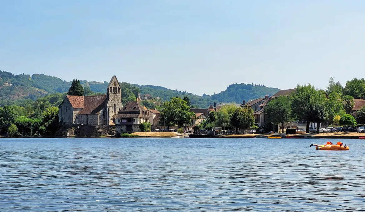 Beaulieu-sur-Dordogne en été