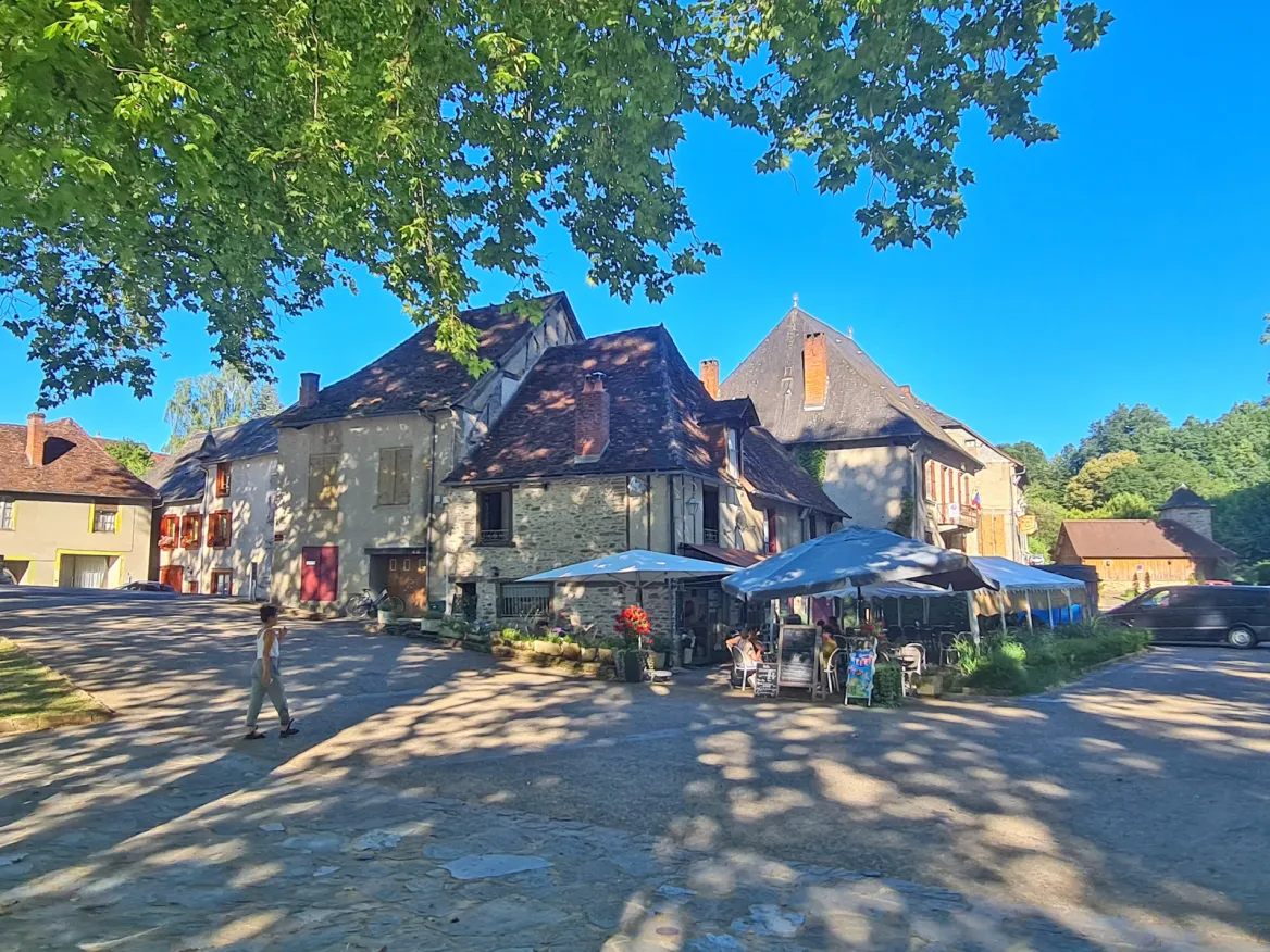 Place du Champ de Foire Ségur-le-Château