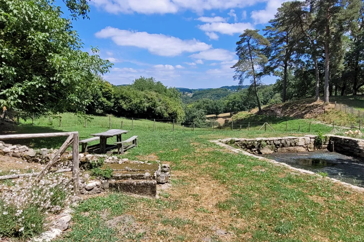 Parking et table de pique-nique