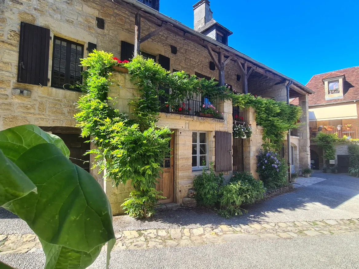Saint-Robert, village visit
