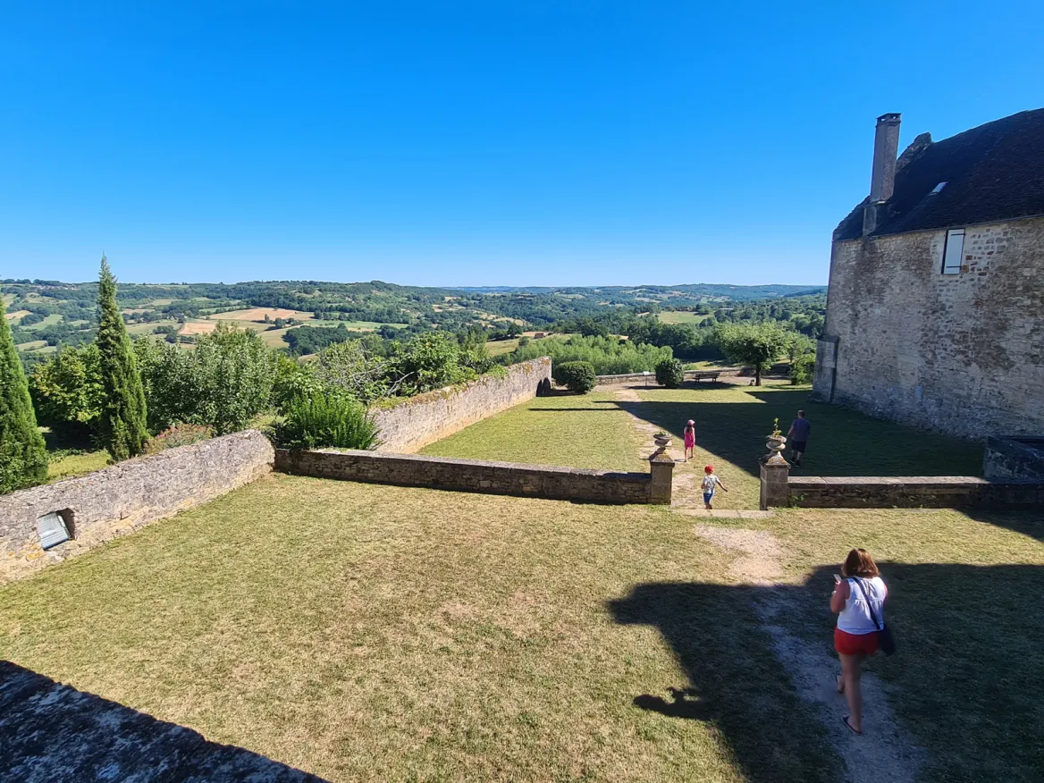 Saint-Robert, village visit