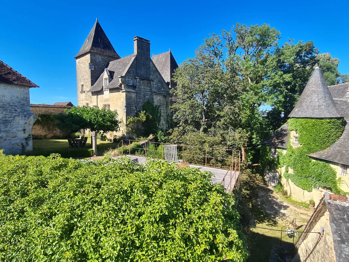 Saint-Robert, village visit