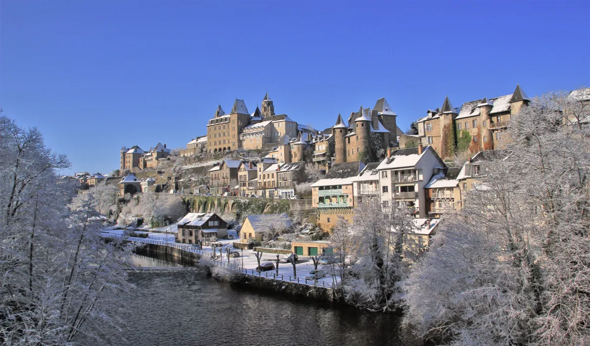Uzerche en hiver Photo de Capude 1957 AdobeStock