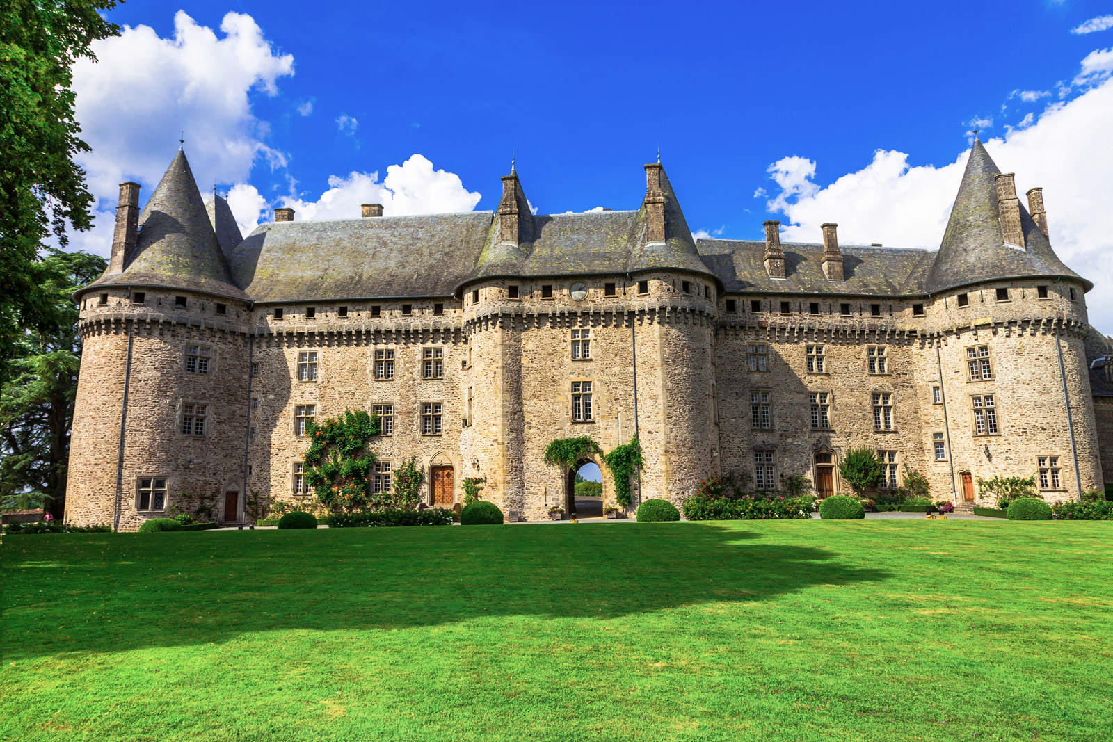 The Chateau de Pompadour Stock Photo AdobeStock_Freesurf