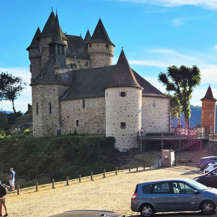 Are you a lover of old stones? - Find here the castles to visit in Corrèze